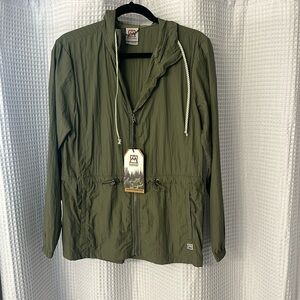 Avalanche Outdoor Supply Company. Size Medium. Color Olive Green.